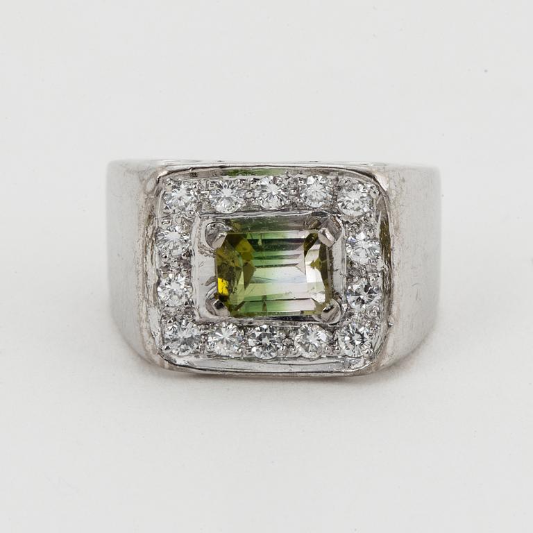 18K white gold, brilliant-cut diamond and tourmaline ring.