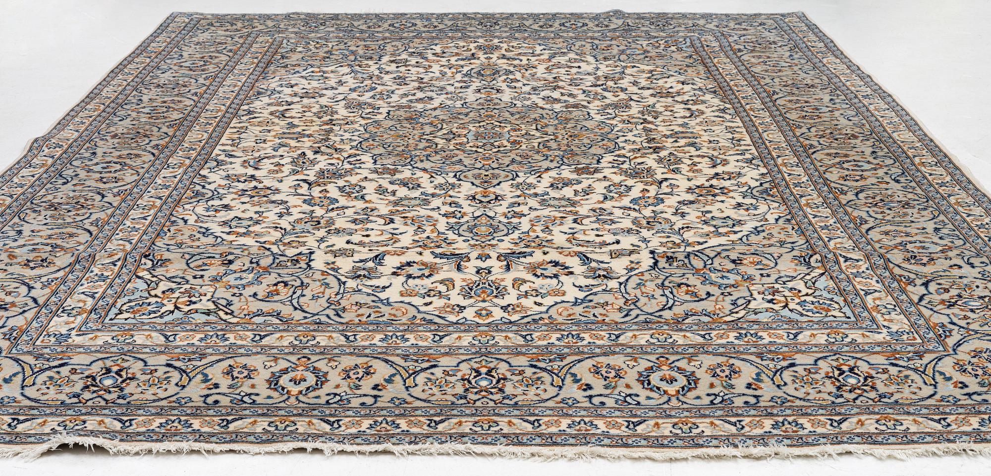 Matta, Keshan, ca 408 x 392 cm.