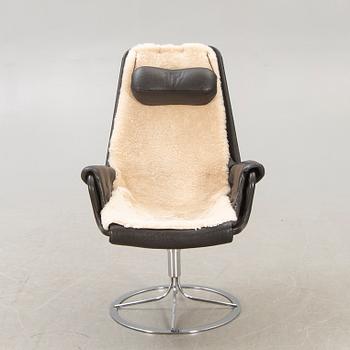 A Bruno Mathsson leather Jetson swivel chair for DUX later part of the 20th century.