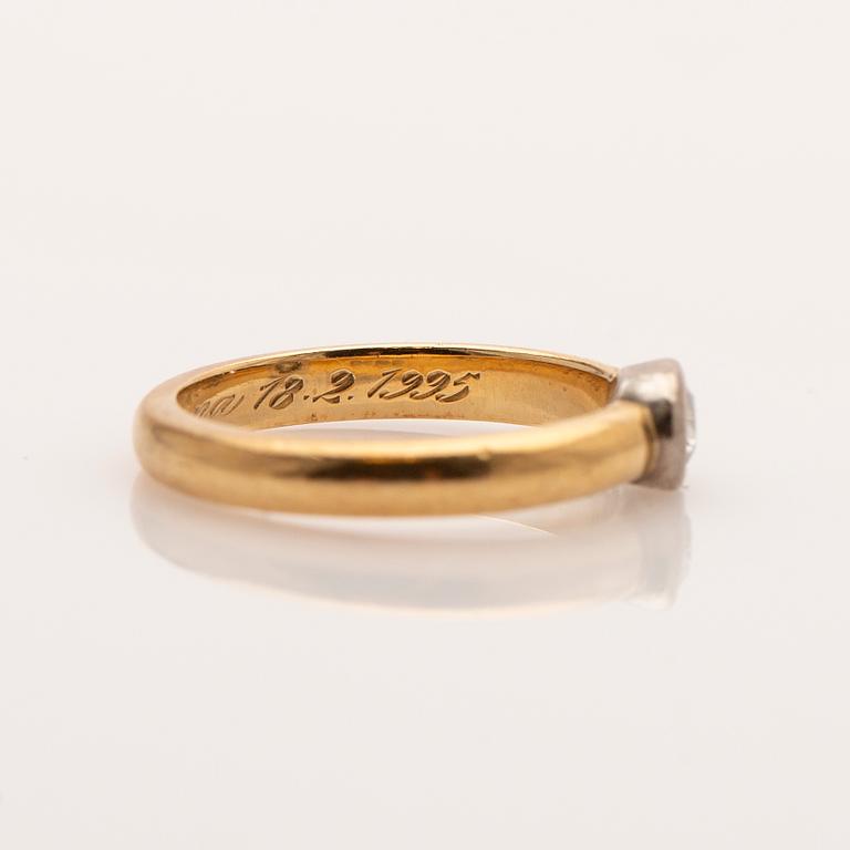 Ring, 18K gold with diamond.