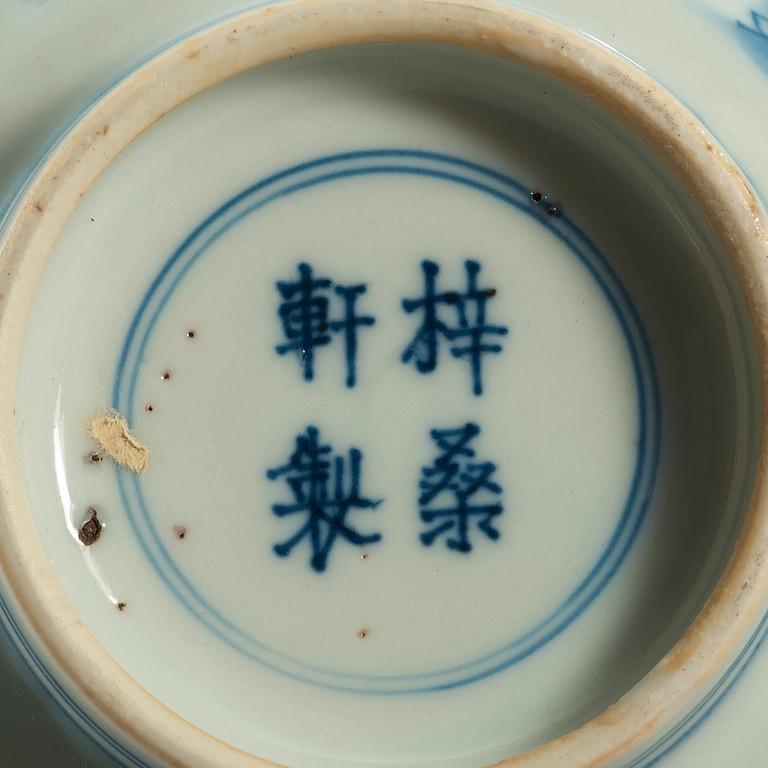 A pair of blue and white Transitional bowls, 17th Century.