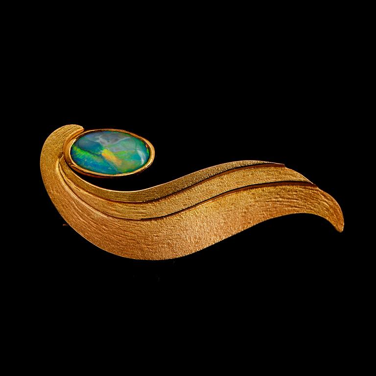 BROSCH, 18 k guld, med opal, Te Bon, Nyköping 1988.