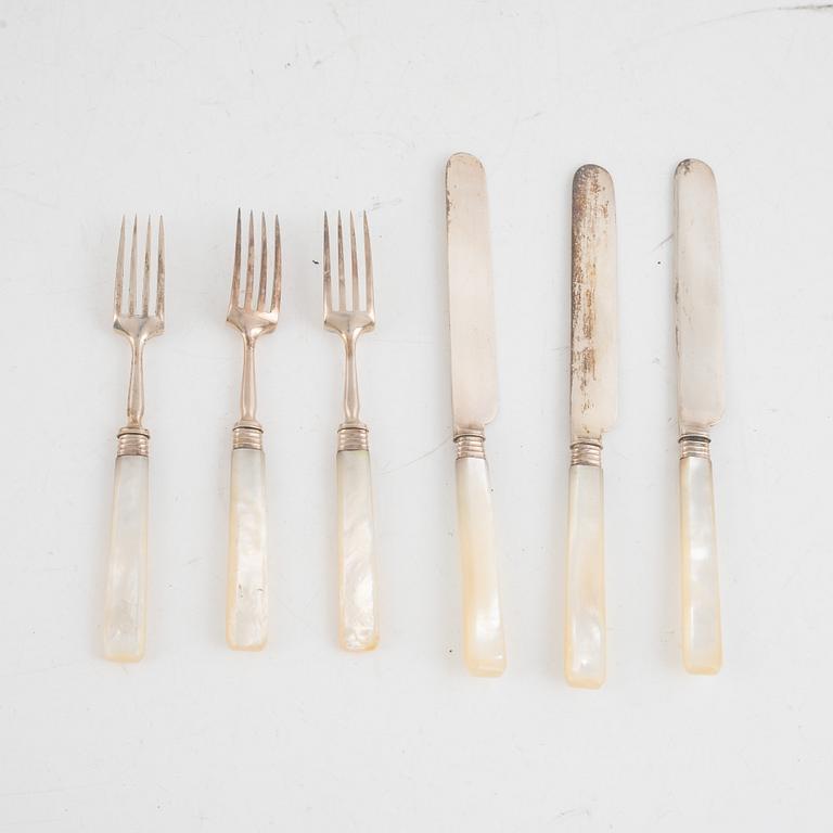 Dessert cutlery, silver and silver plated, England, including pieces from 1879.