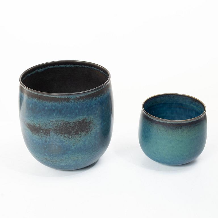 Stig Lindberg, Two stoneware bowls, Gustavsbergs Studio, 1969, and so-called "drejargods", circa 1970.