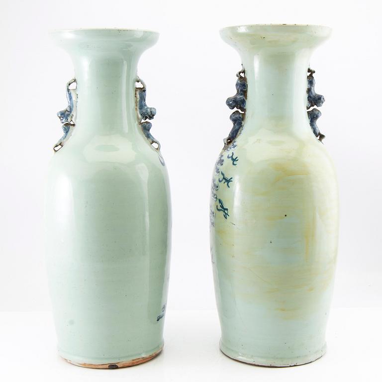 A pair of large Chinese vases, late Qing dynasty/early 20th century.