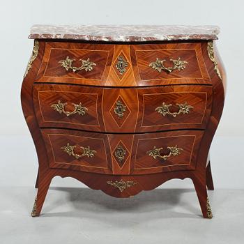 BYRÅ, rokokostil, 1900-talets andra hälft.