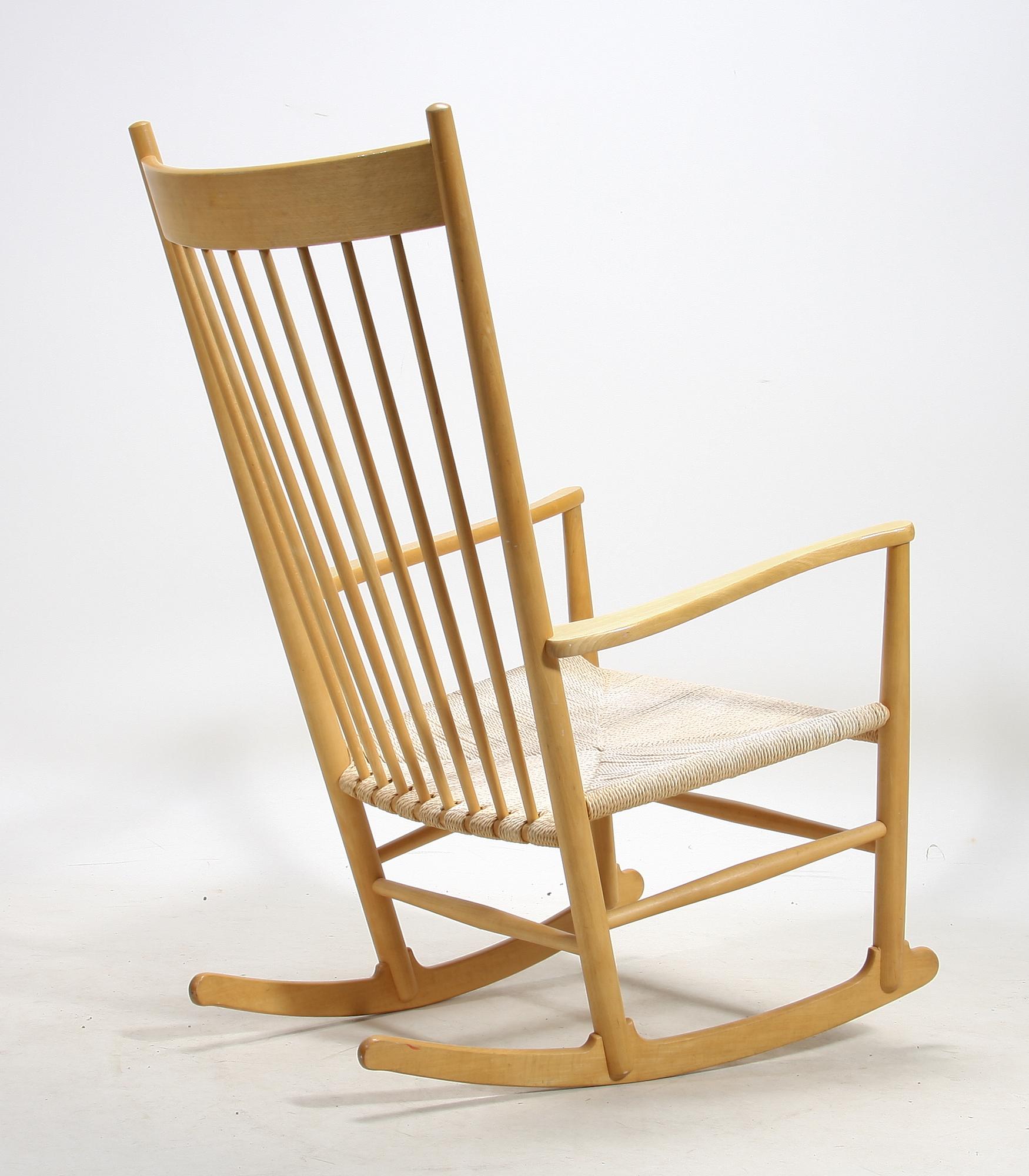 GUNGSTOL, design Hans J Wegner, Danmark.