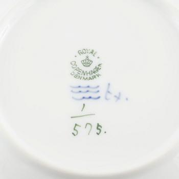 A porcelain coffee set of 29 pcs, 'Musselmalet', Royal Copenhagen, Denmark, first half of the 20th century.