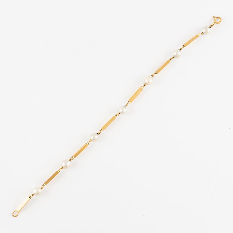 Bracelet, 18K gold with pearls.