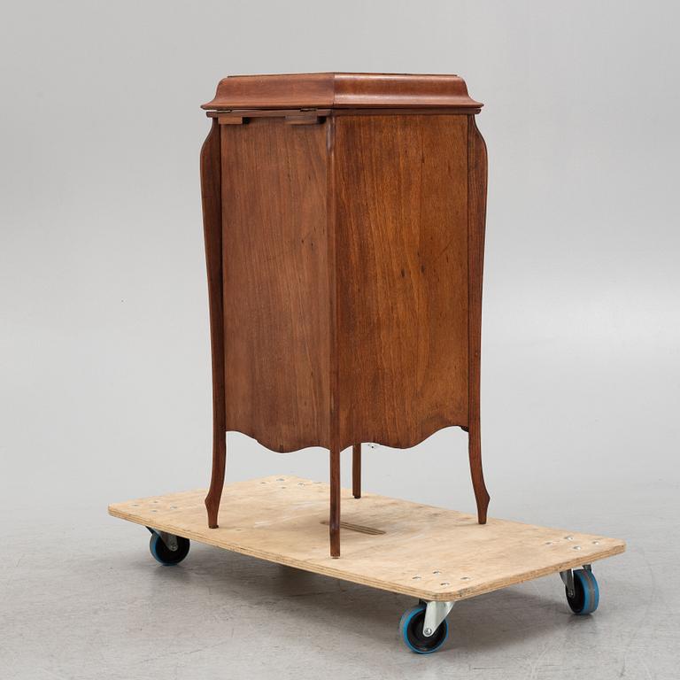 A grammophone cabinet, early 20th Century.