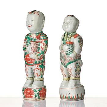 Figuriner, två stycken, porslin. Qingdynastin, Kangxi (1662-1722).