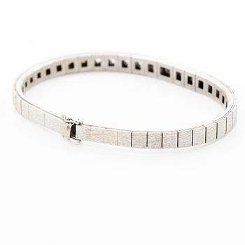 Bracelet 18K white gold with brilliant-cut diamonds.