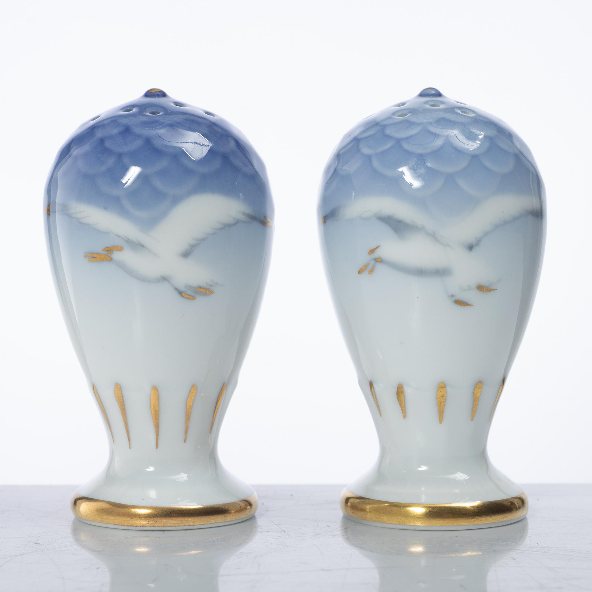 A 62 piece "Måsen" service, Bing & Grøndahl.