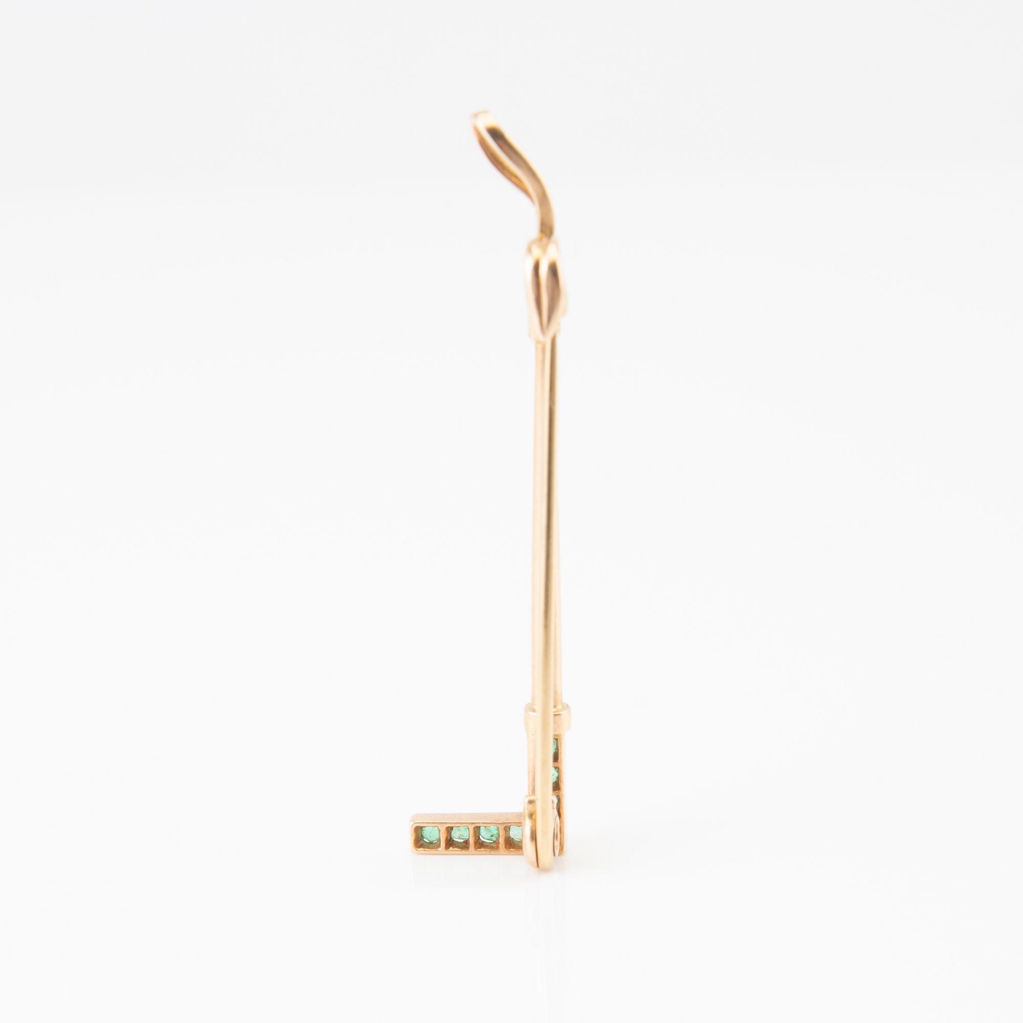 Brooch in the shape of a riding crop, 8K gold with faceted emeralds and ...