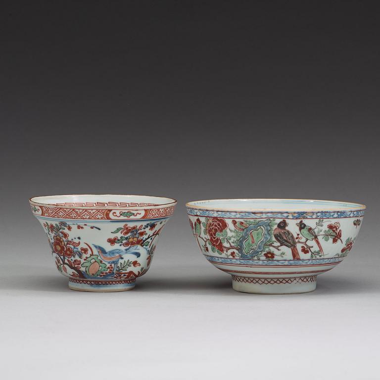 Two imari-verte 'Kakiemon' bowls, Qing dynasty, 18th Century.