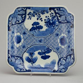 PARTI PORSLIN, 4 delar. Japan, 1900-talets första hälft.