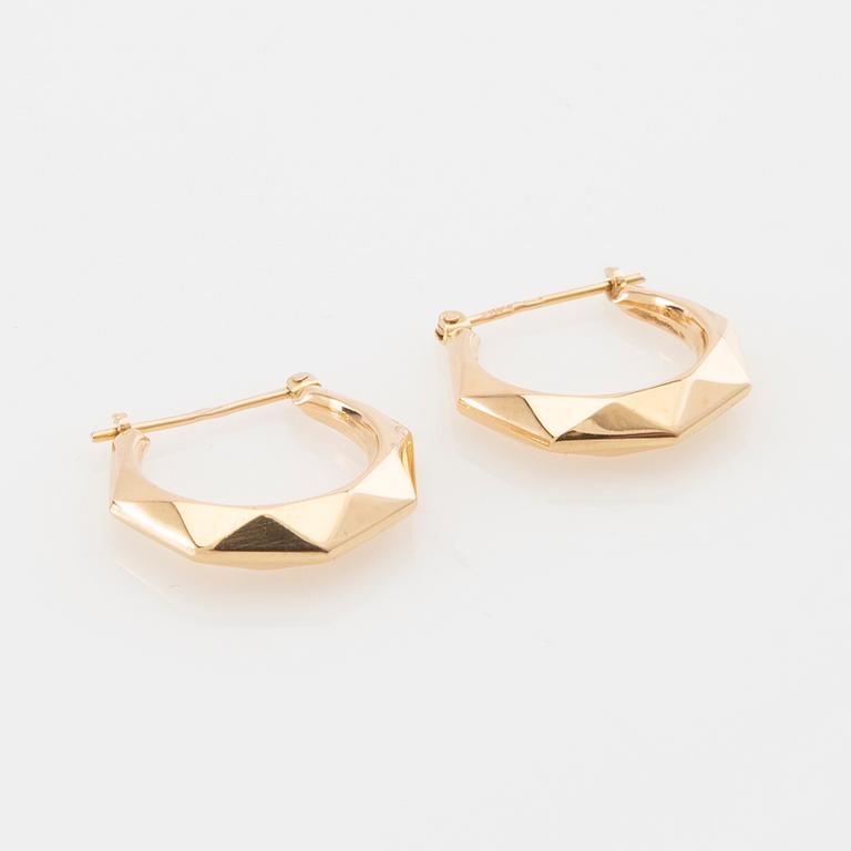 Earrings, a pair of 18K gold.