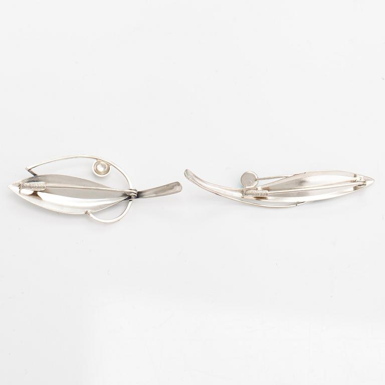 Elis Kauppi, Two silver brooches, one with a tuquoise. Kupittaan kulta, Turku 1961 and 1965.