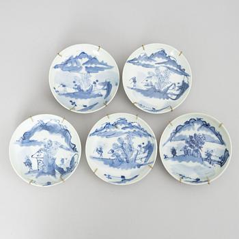 A set of five Chinese porcelain ladle dishes, late Qing dynasty, circa 1900.