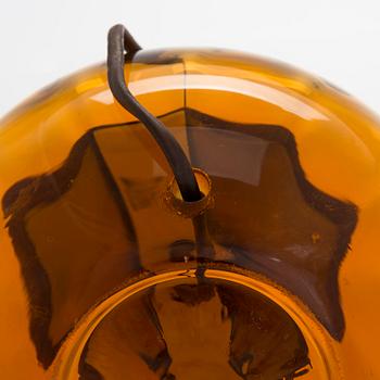 A 1930s-40s model 12501 table lamp, manufacturer Kauklahden Lasitehdas, Finland.