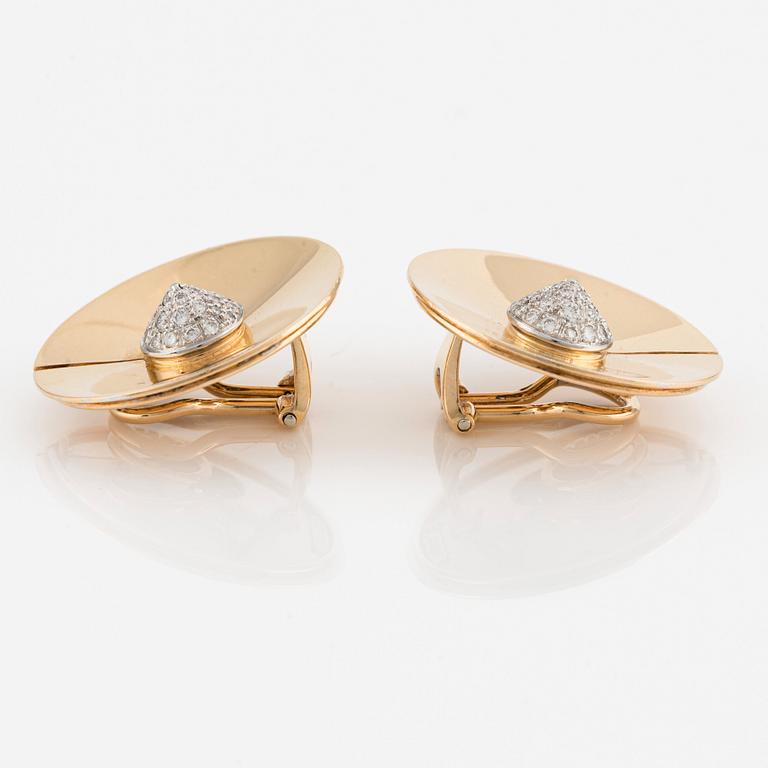A pair of 18K gold Trudel earrings set with round brilliant-cut diamonds.