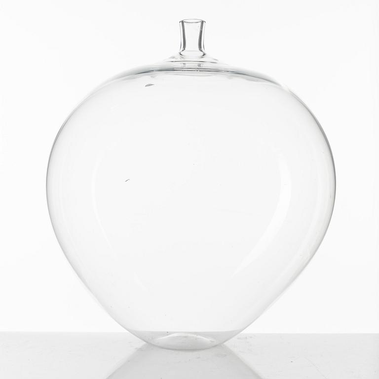 Ingeborg Lundin, an 'Äpplet' glass vase, Orrefors, 1987, signed.