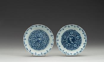 A set of six blue and white dishes, Ming dynasty, Wanli (1572-1620).