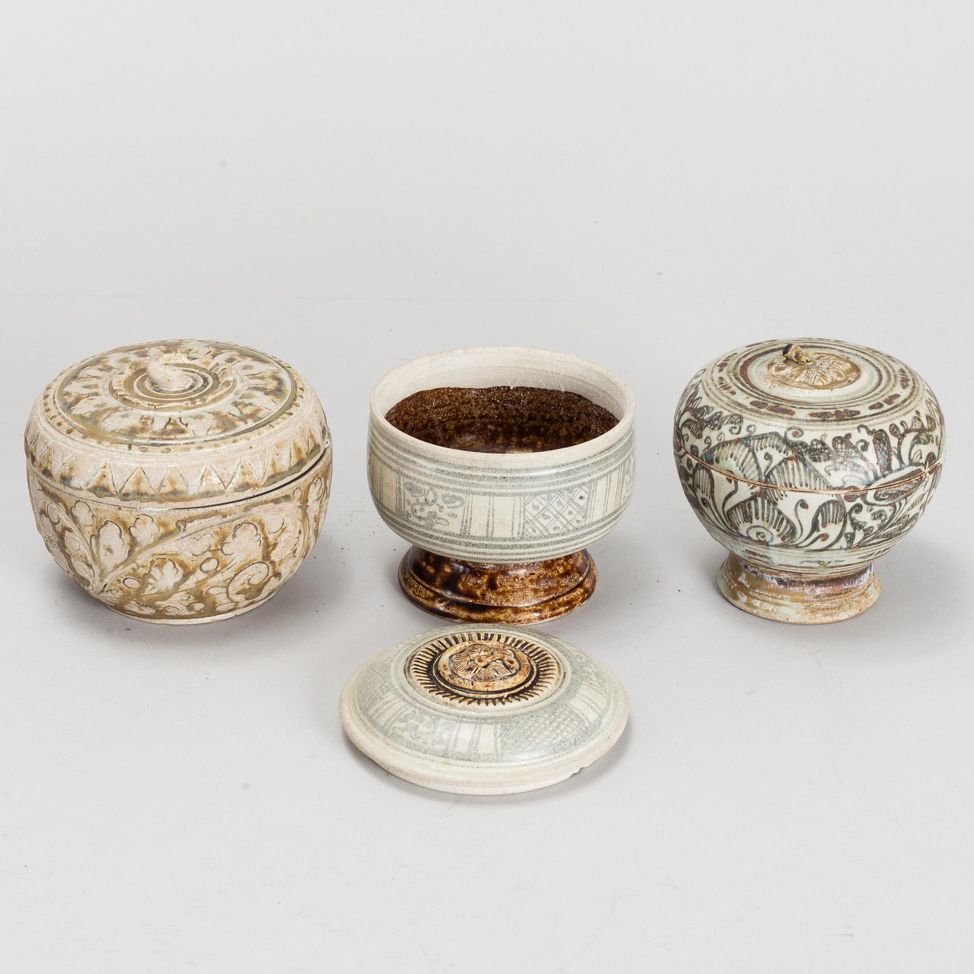 A group of three boxes with covers, Sawakhalok, 14th/15th Century.