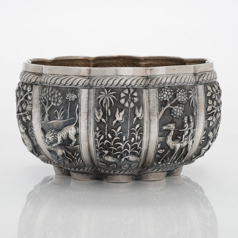 A silver bowl, India around 1900/ first half of the 20th century.