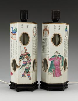 LYKTOR, ett par, porslin. Sen Qing dynasti (1644-1912).