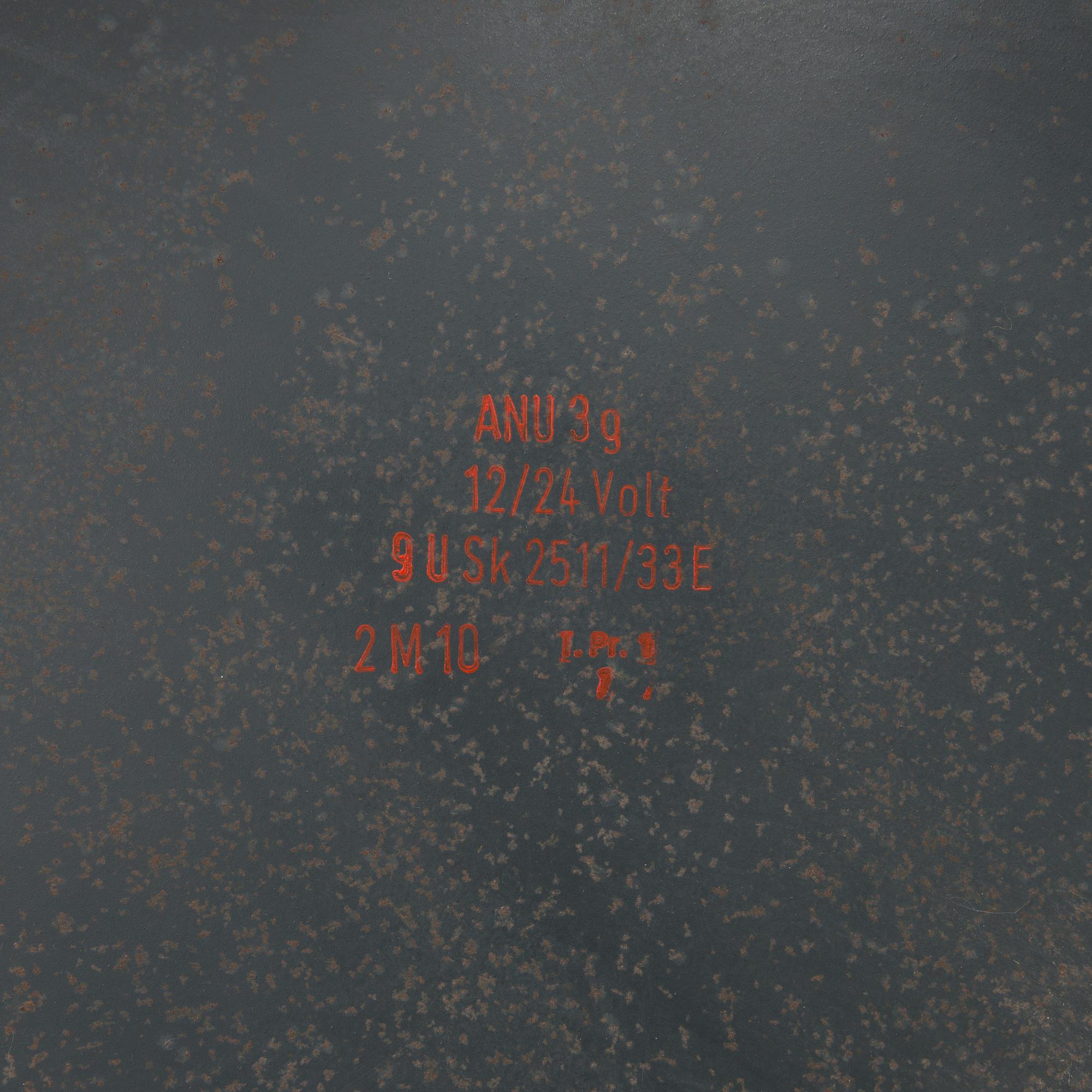 a Siemens "ANU 39" wall clock from the first half of the 20th century.