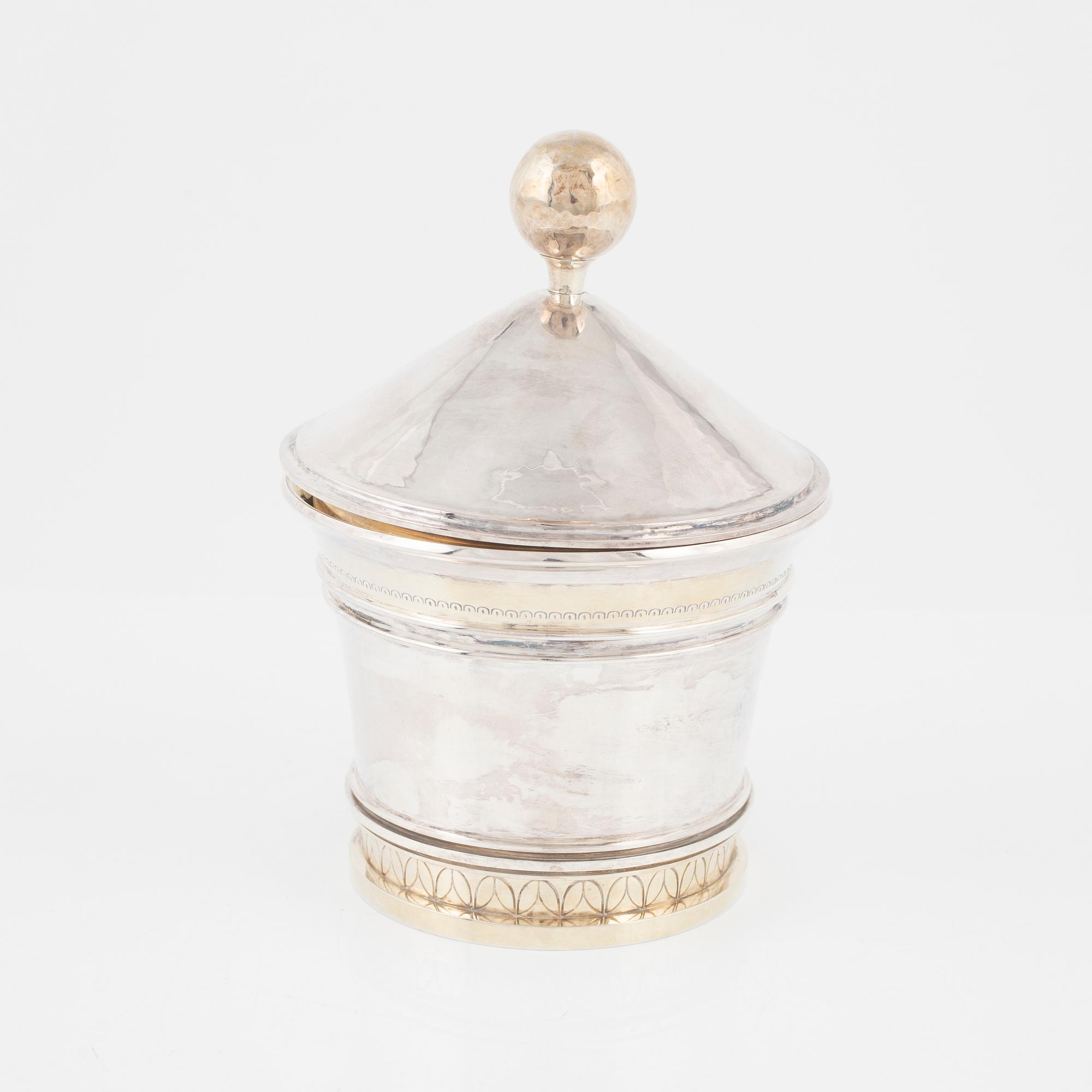 Eric Löfman,  a silver bonbonnière, mark of MGAB, Uppsala 1983. No. 7 out of 10.