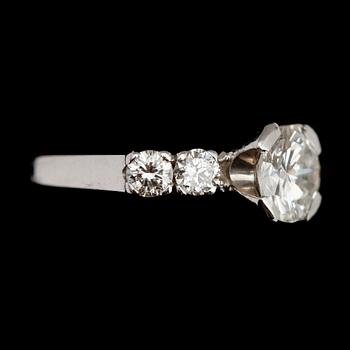 RING, 18 k vitguld, briljanter tot ca 1,86 ct.