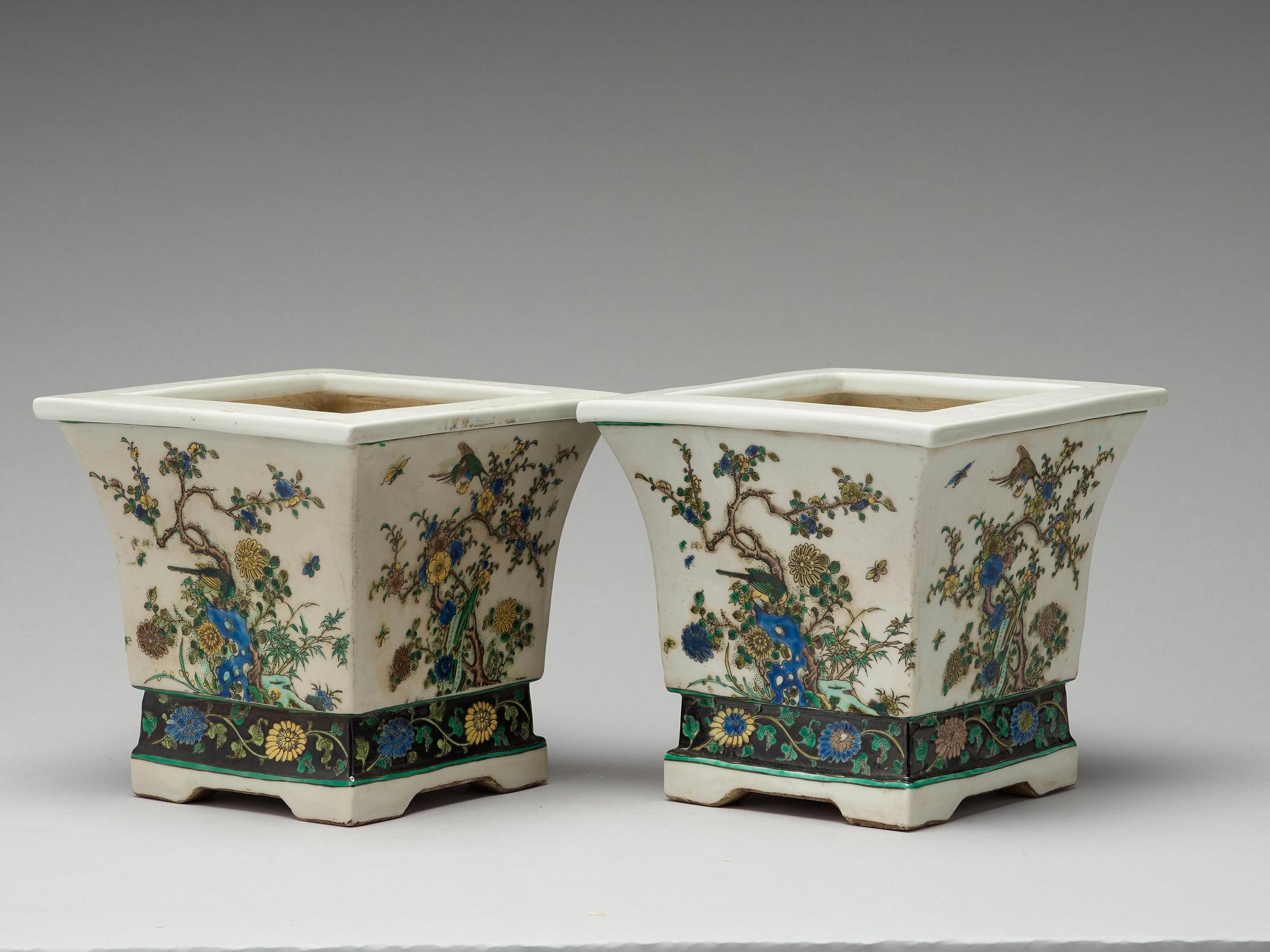 Two famille verte flower pots, late Qing dynasty, circa 1900.