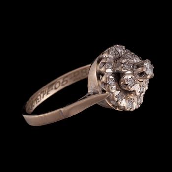 RING, 18K vitguld, briljantslipad och 8/8-slipade diamanter. Vikt ca 7,2 g.