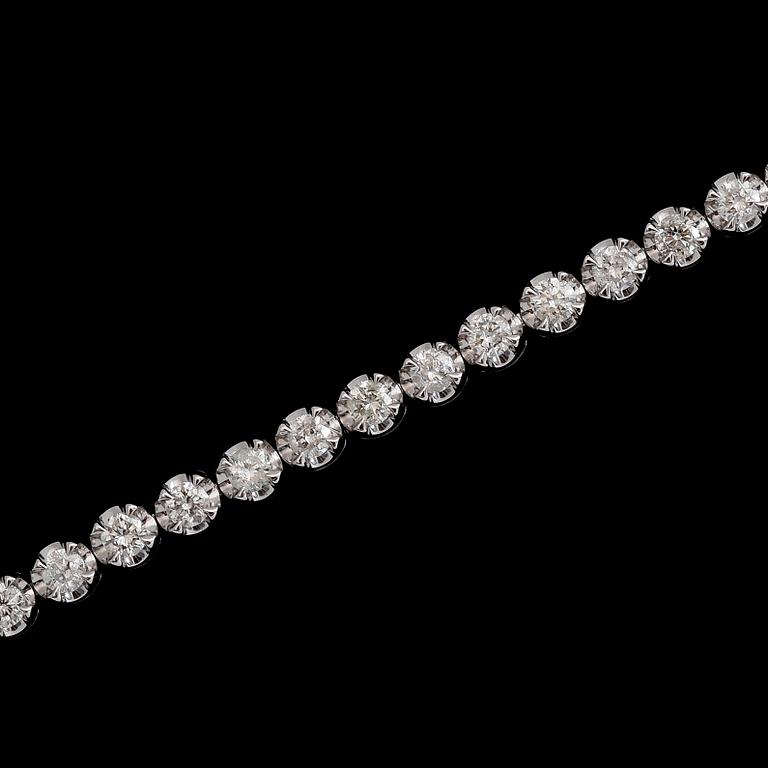 ARMBAND, 18 k vitguld, briljantslipade diamanter tot ca 2.00 ct.