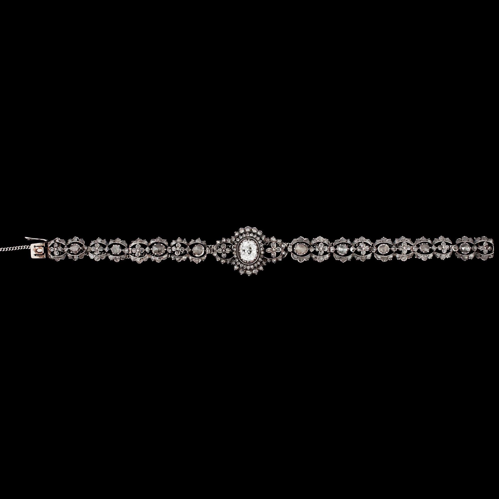 ARMBAND, antik- och rosenslipade diamanter, mittsten ca 1.50 ct.
