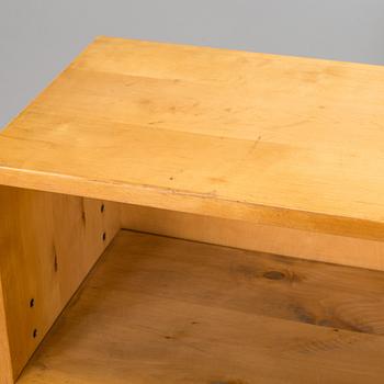 Aino Aalto, kirjahylly /kirjakaappi,  malli 408, O.Y. Huonekalu- ja Rakennustyötehdas A.B, 1950-luvun alku.