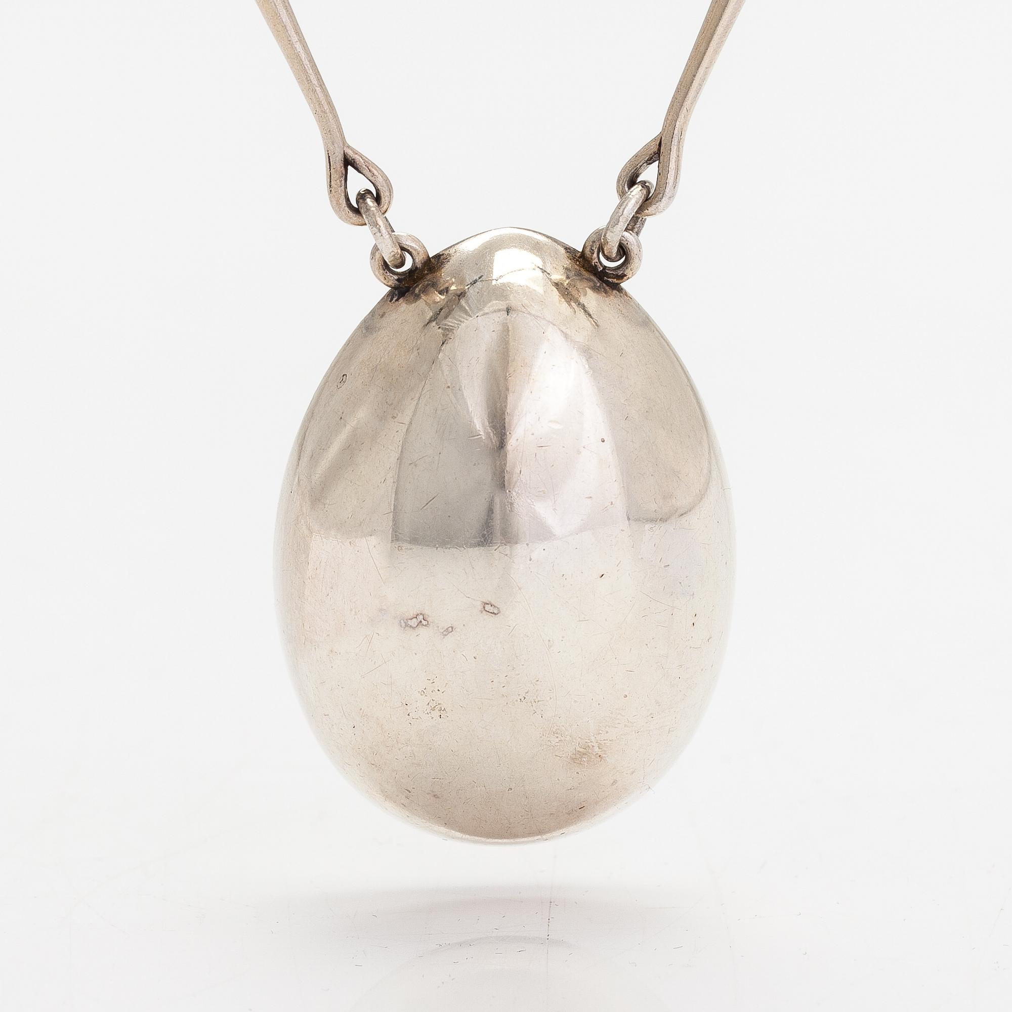 Georg Jensen/Astrid Fog, a sterling silver necklace. Model no. 122.