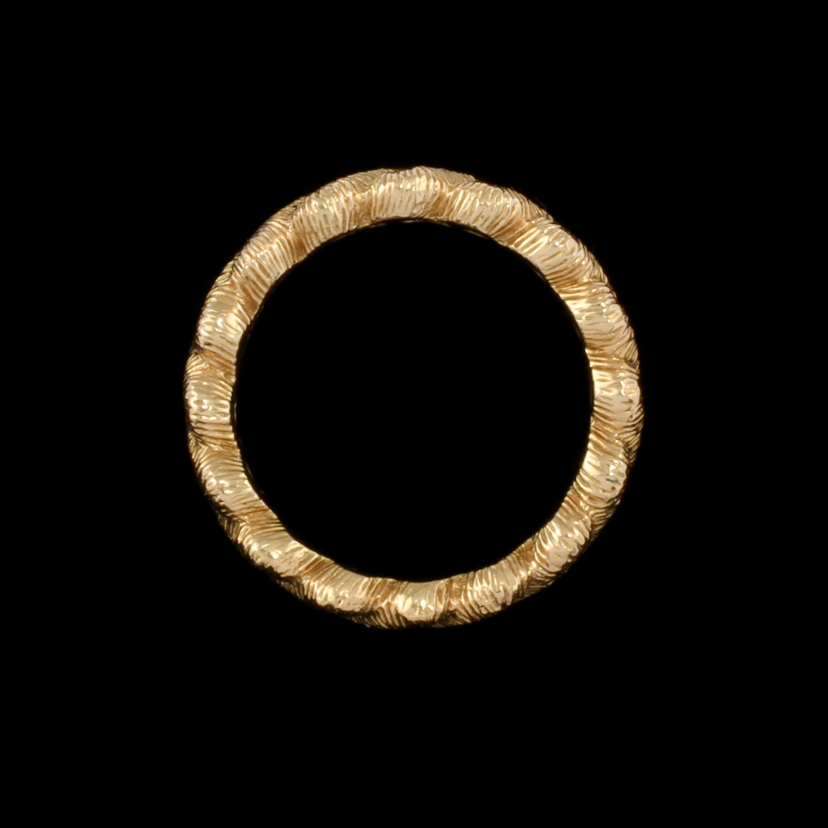 RING, 18k guld med briljantslipade diamanter, ca 0.60 ct, Scheweiz. Vikt 8 g.