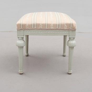 TABURETT, sengustaviansk, omkring år 1800.