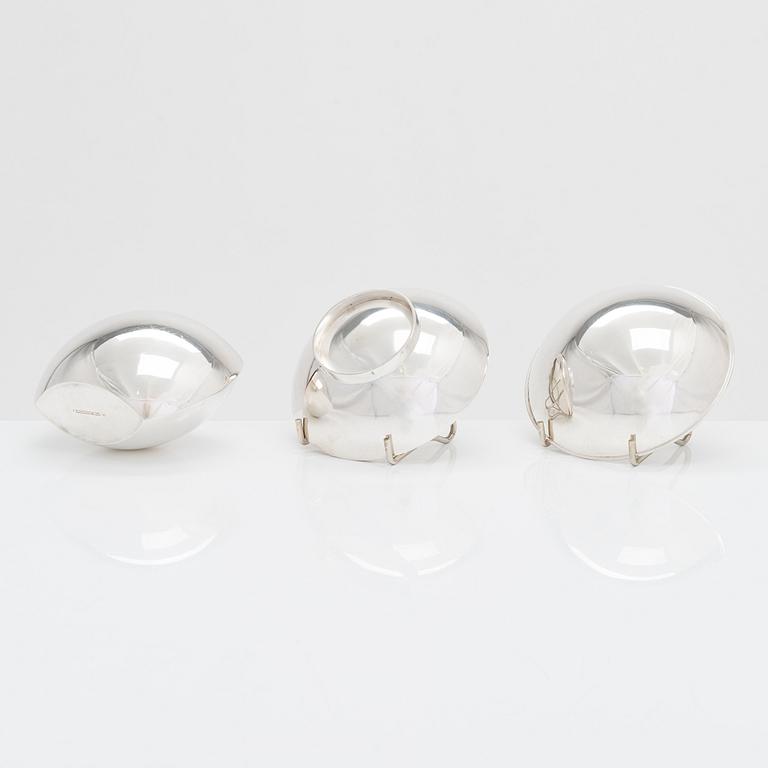 Pekka Piekäinen, a sterling silver cream jug and sugar bowl, J.A. Tarkiainen, Helsinki 1989.