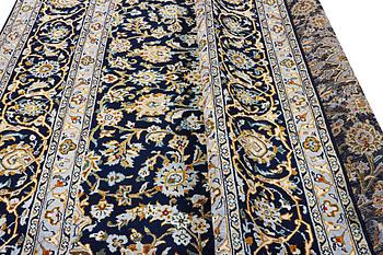 A Kashan carpet, c. 343 x 236 cm.