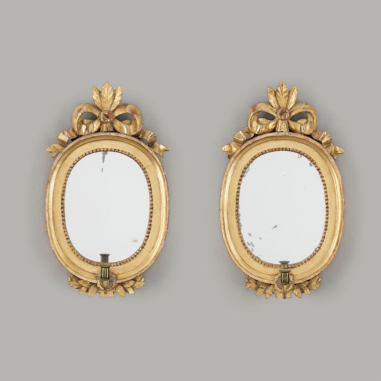 SPEGELLAMPETTER, ett par, gustaviansk stil, kring sekelskiftet 1900.