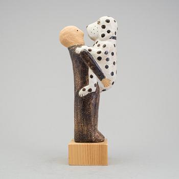 LISA LARSON, figurin i stengods "Mannen med hunden". K-studion i Gustavsberg. Numrerad 537/600.