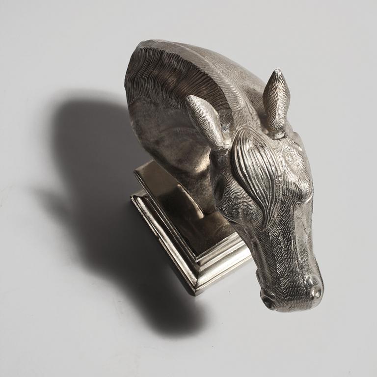 SKULPTUR, vitmetall, sent 1900-tal.