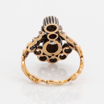 Ring 18K guld och silver med gammalslipade diamanter.