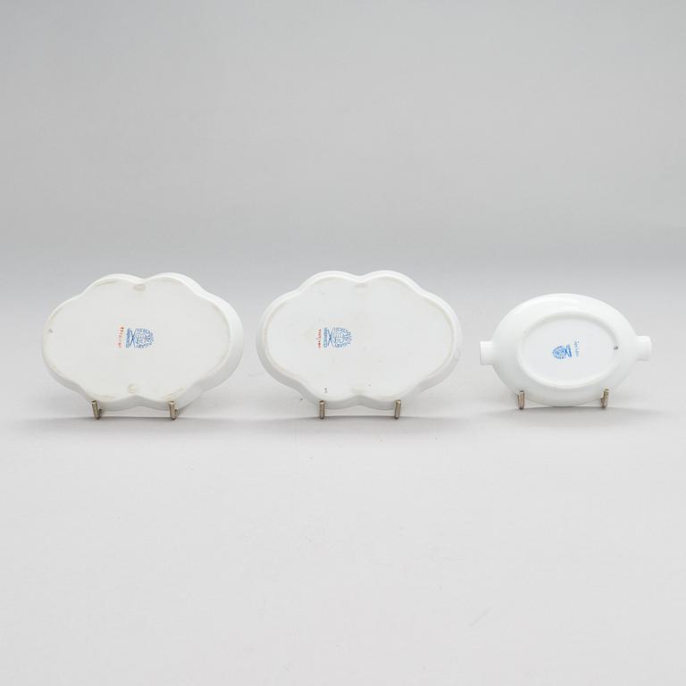 A Herend Queen Victoria VBO porcelain coffee set and two trinket boxes, totally 19 pieces, Hungary.