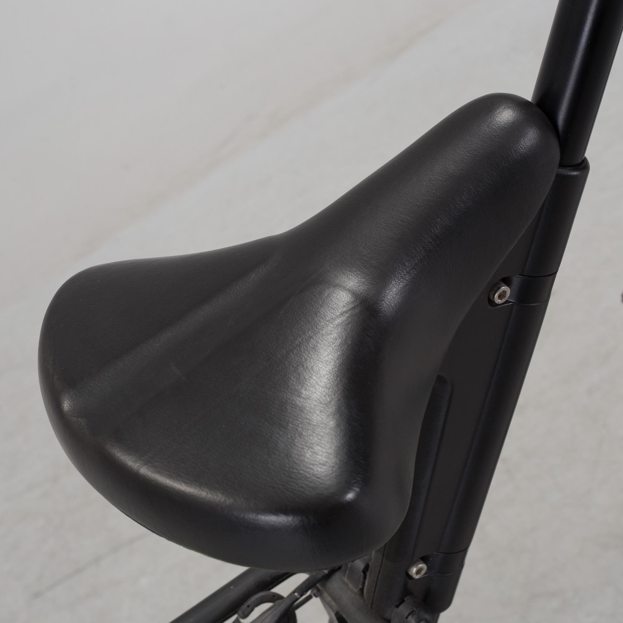 A foldable Strida bike.