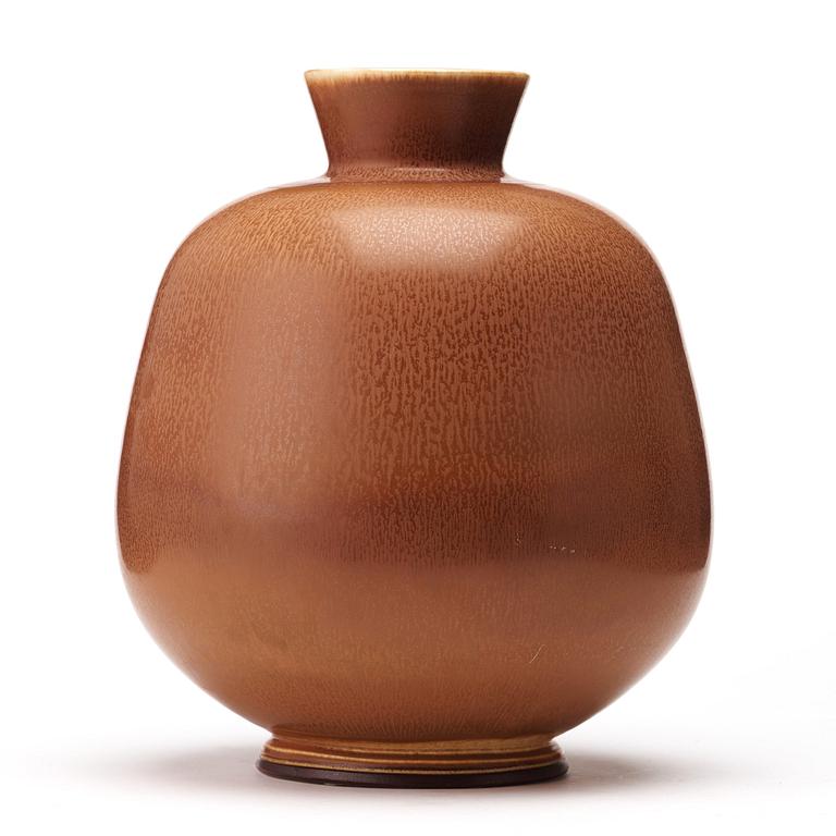 Berndt Friberg, a brown glazed stoneware vase, Gustavsberg studio 1973.